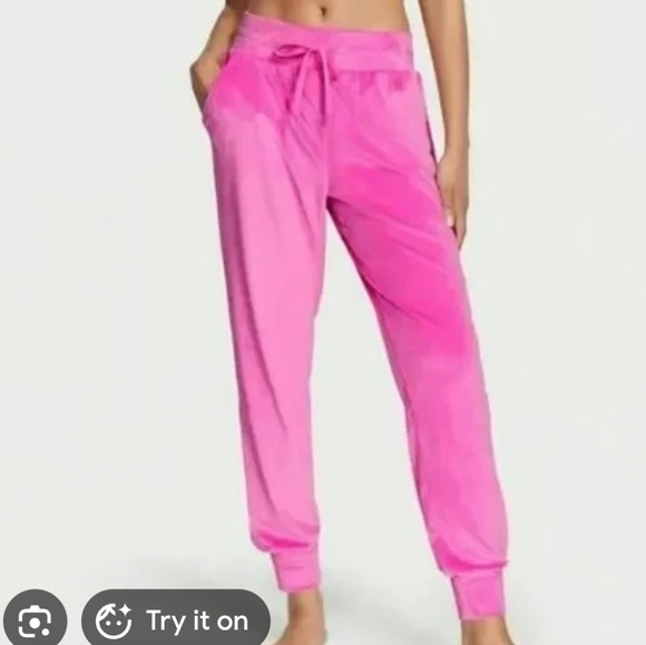 Victoria's Secret Pants - 🩷Victoria's Secret Velour Joggers🩷